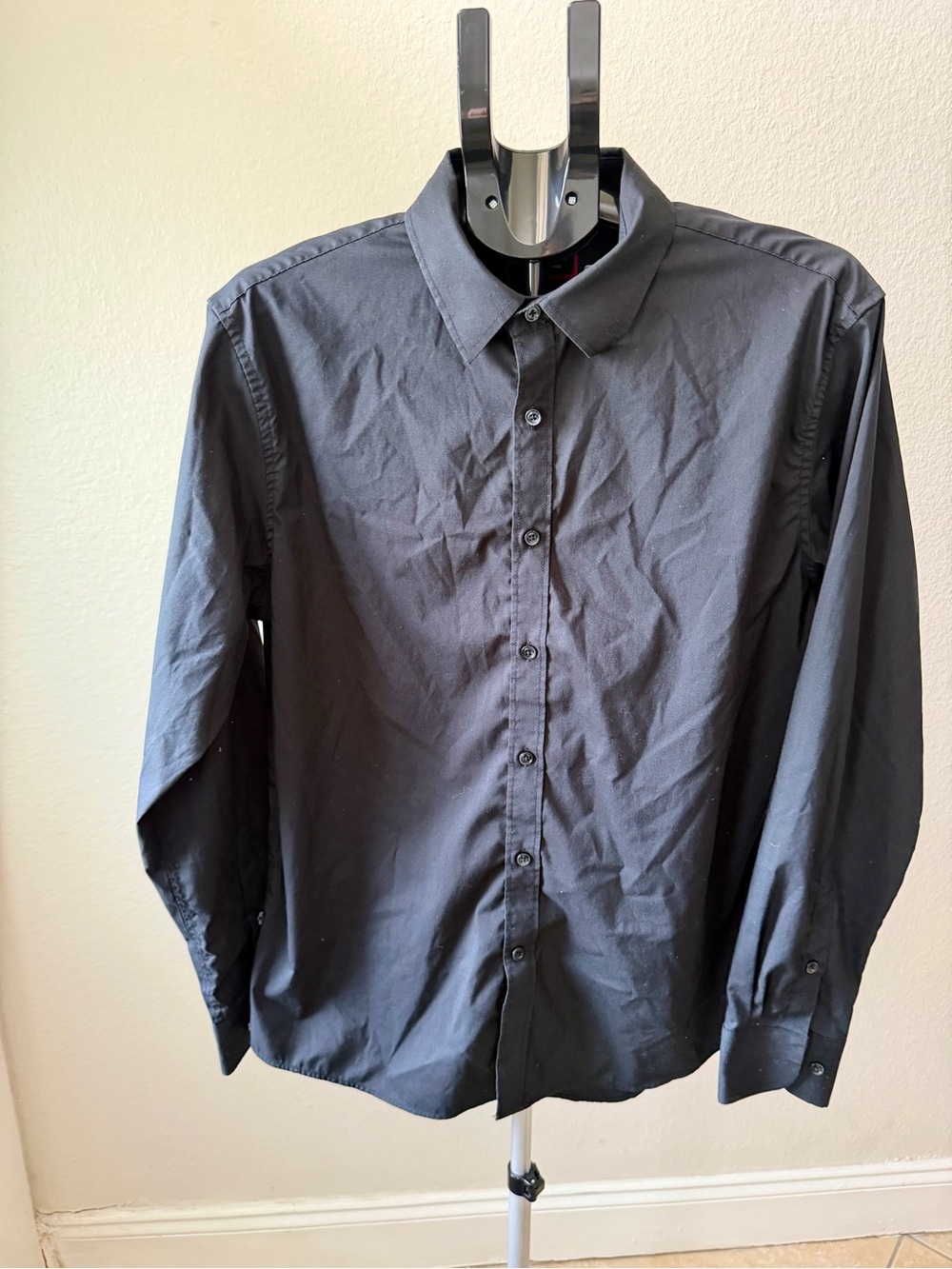 Men's Black Long-Sleeve Button-Down Dress Shirt